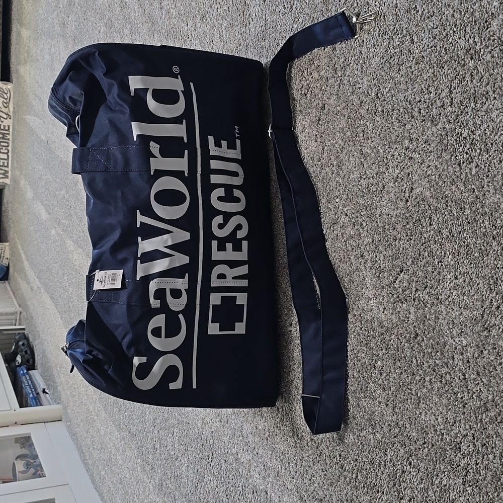 Sea world rescue center duffle bag / weekender